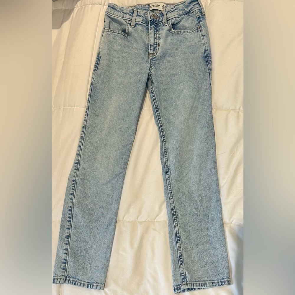 Girls abercrombie High Rise Straight Leg jeans size 9/10